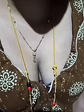 Snapshot of tuttifrutti17 chatting on 18, 11, 2025 tuttifrutti17 online show from 18, 11, 2025