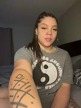 QueenNuttCollector online show from 7, 1, 2025