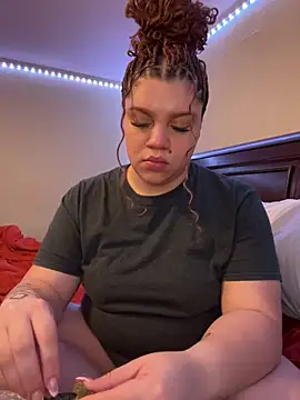 QueenNuttCollector online show from 19, 3, 2025