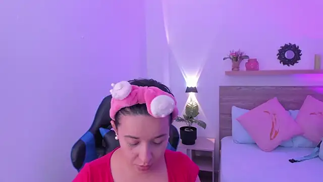 izaro22 online show from 6, 10, 2025