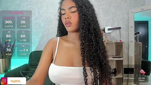 HOTBLACKANDWHITE2 online show from 3, 11, 2025