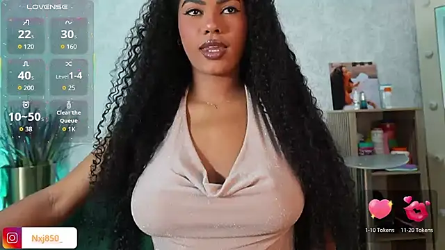 Snapshot of HOTBLACKANDWHITE2 chatting on 28, 3, 2026 HOTBLACKANDWHITE2 online show from 28, 3, 2026