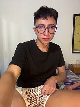 Snapshot of CamiRojas_boy chatting on 10, 6, 2026 CamiRojas boy online show from 10, 6, 2026