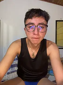 Snapshot of CamiRojas_boy chatting on 14, 6, 2026 CamiRojas boy online show from 14, 6, 2026
