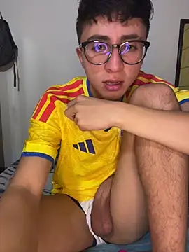 Snapshot of CamiRojas_boy chatting on 18, 6, 2026 CamiRojas boy online show from 18, 6, 2026