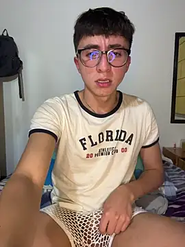 Snapshot of CamiRojas_boy chatting on 20, 6, 2026 CamiRojas boy online show from 20, 6, 2026
