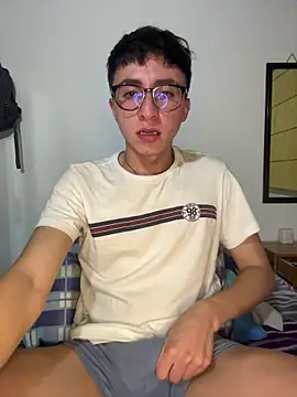 Snapshot of CamiRojas_boy chatting on 22, 6, 2026 CamiRojas boy online show from 22, 6, 2026