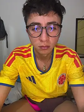 Snapshot of CamiRojas_boy chatting on 24, 6, 2026 CamiRojas boy online show from 24, 6, 2026