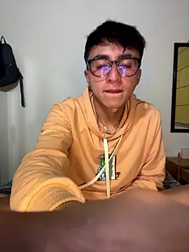 Snapshot of CamiRojas_boy chatting on 7, 7, 2026 CamiRojas boy online show from 7, 7, 2026
