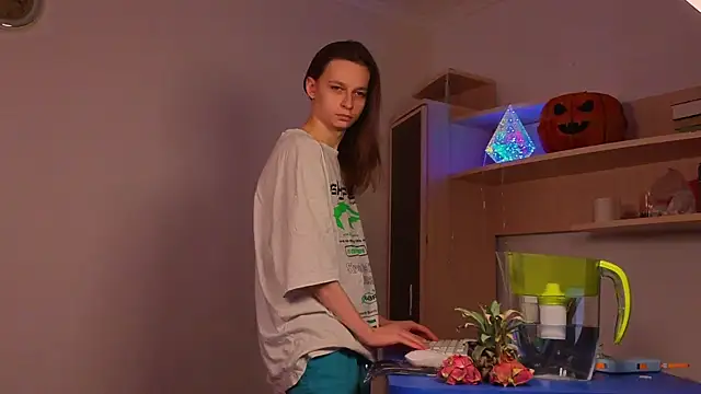 Frank Fraer online show from 5, 4, 2026