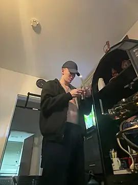 Toyjungee online show from 4, 2, 2025