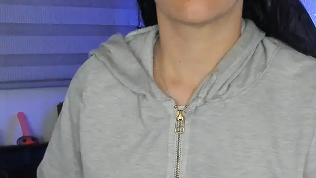 natasha logan  online show from 15, 12, 2025