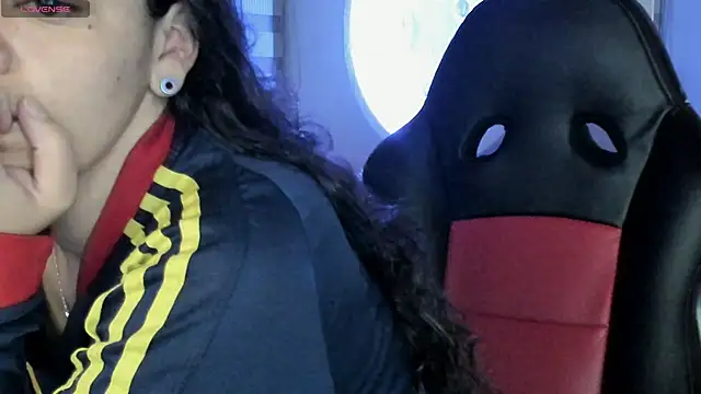 natasha logan  online show from 27, 3, 2026