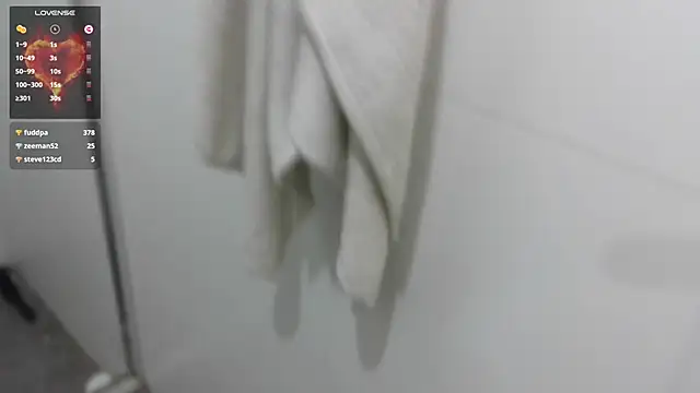 mini kunis online show from 2, 2, 2025