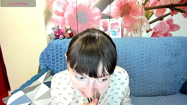 TayanaJons online show from 4, 6, 2026