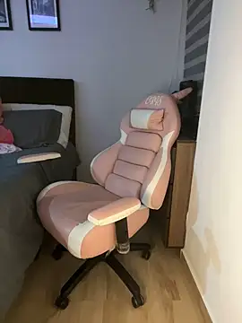 Snapshot of crystal_bunny7 chatting on 4, 12, 2024 crystal bunny7 online show from 4, 12, 2024