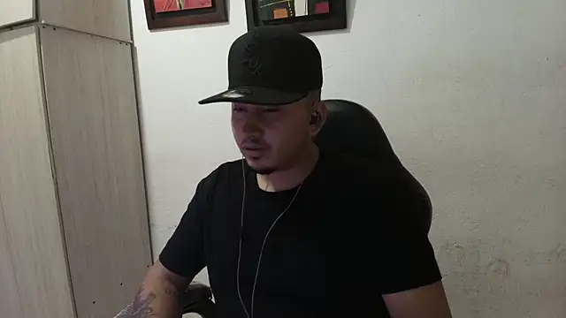 Snapshot of myke_andrade chatting on 1, 10, 2025 myke andrade online show from 1, 10, 2025