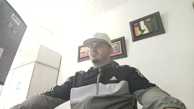 Snapshot of myke_andrade chatting on 8, 10, 2025 myke andrade online show from 8, 10, 2025