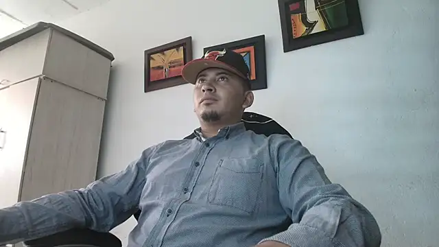 Snapshot of myke_andrade chatting on 25, 10, 2025 myke andrade online show from 25, 10, 2025