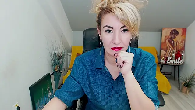 Cassandra Hotty online show from 4, 2, 2025