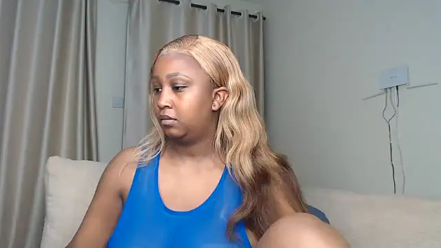 Snapshot of NIKKIE_LOVE chatting on 13, 10, 2025 NIKKIE LOVE online show from 13, 10, 2025