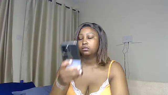 Snapshot of NIKKIE_LOVE chatting on 15, 10, 2025 NIKKIE LOVE online show from 15, 10, 2025