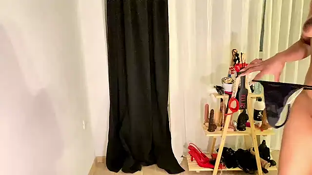 Snapshot of Nisha2708 chatting on 31, 12, 2024 Nisha2708 online show from 31, 12, 2024