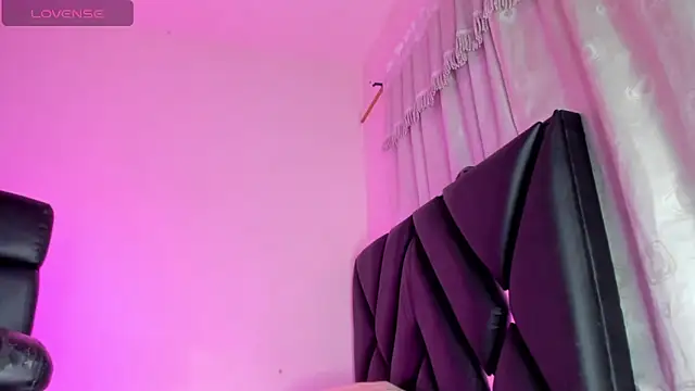 stephany doll  online show from 21, 10, 2025