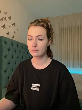  Chlo  e online show from 22, 3, 2025