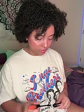 Snapshot of michell_bling1 chatting on 16, 12, 2024 michell bling1 online show from 16, 12, 2024