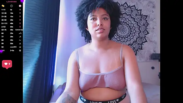 Snapshot of michell_bling1 chatting on 27, 2, 2025 michell bling1 online show from 27, 2, 2025