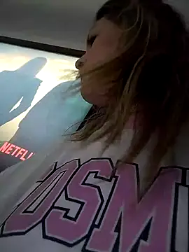 Snapshot of Mia_Hampton chatting on 21, 12, 2024 Mia Hampton online show from 21, 12, 2024