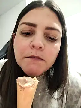 Mia Hampton online show from 3, 2, 2026