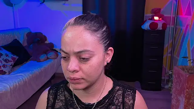 Cuttiealice online show from 8, 11, 2025