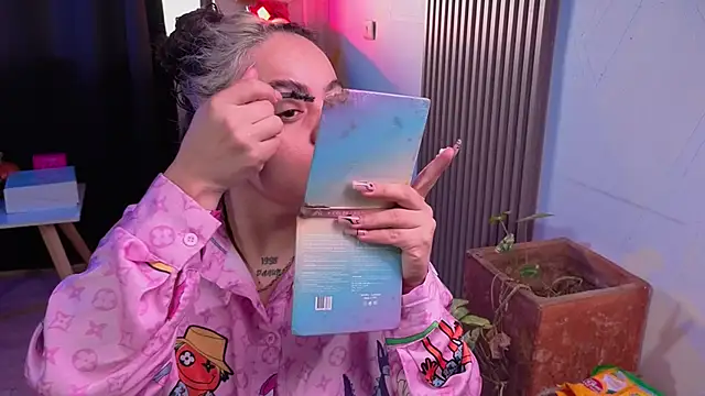 Cuttiealice online show from 18, 11, 2025