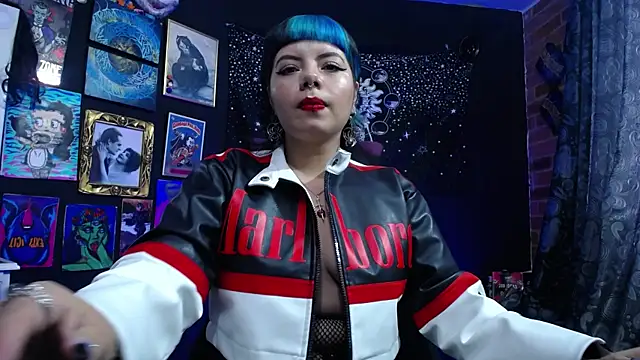 Yourmadame P online show from 6, 2, 2025