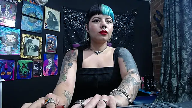 Yourmadame P online show from 4, 3, 2025