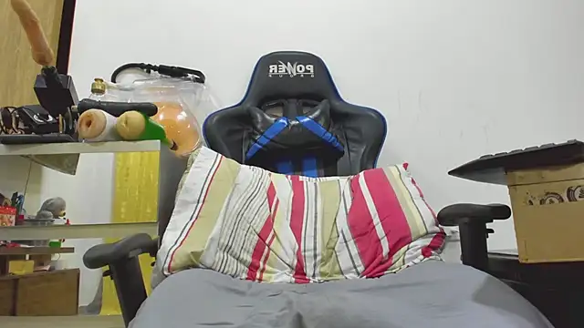 Snapshot of hugeeblackcock chatting on 8, 11, 2025 hugeeblackcock online show from 8, 11, 2025