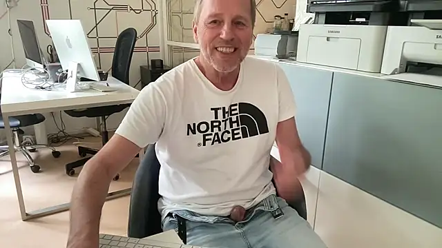 Snapshot of drefman chatting on 2, 6, 2026 drefman online show from 2, 6, 2026