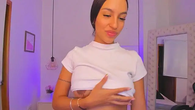 xiomara  cortes online show from 28, 2, 2025