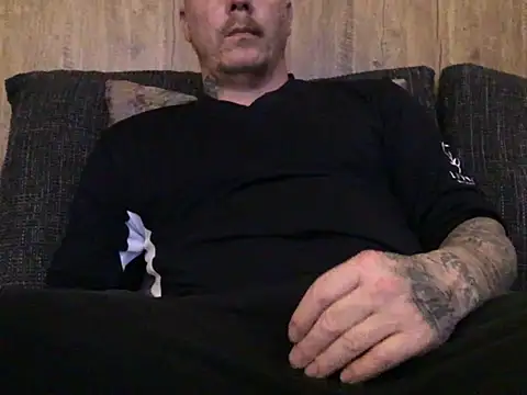 Snapshot of steveindahouse chatting on 8, 2, 2025 steveindahouse online show from 8, 2, 2025