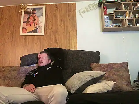 Snapshot of steveindahouse chatting on 18, 3, 2025 steveindahouse online show from 18, 3, 2025