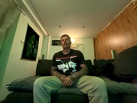 Snapshot of steveindahouse chatting on 22, 9, 2025 steveindahouse online show from 22, 9, 2025