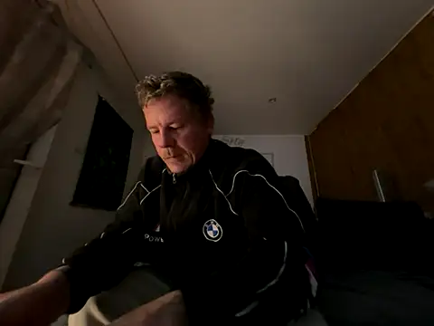 Snapshot of steveindahouse chatting on 23, 9, 2025 steveindahouse online show from 23, 9, 2025