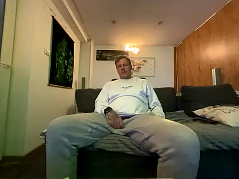 Snapshot of steveindahouse chatting on 26, 9, 2025 steveindahouse online show from 26, 9, 2025