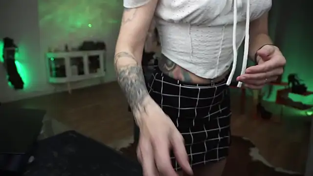 LaraPunkt online show from 17, 4, 2026