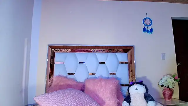 Julieth Rossi online show from 23, 2, 2025