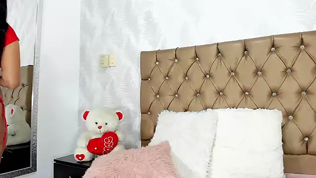 luna evaa online show from 9, 9, 2025