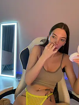 julia fly online show from 14, 4, 2026