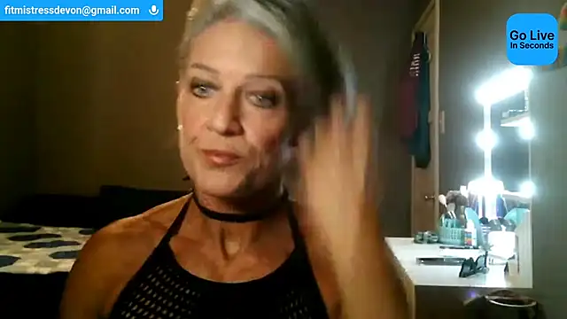 Snapshot of Devon2020 chatting on 29, 5, 2026 Devon2020 online show from 29, 5, 2026
